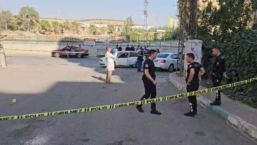 Okul yanında silahlı çatışma çıktı! 5 kişi vuruldu 3